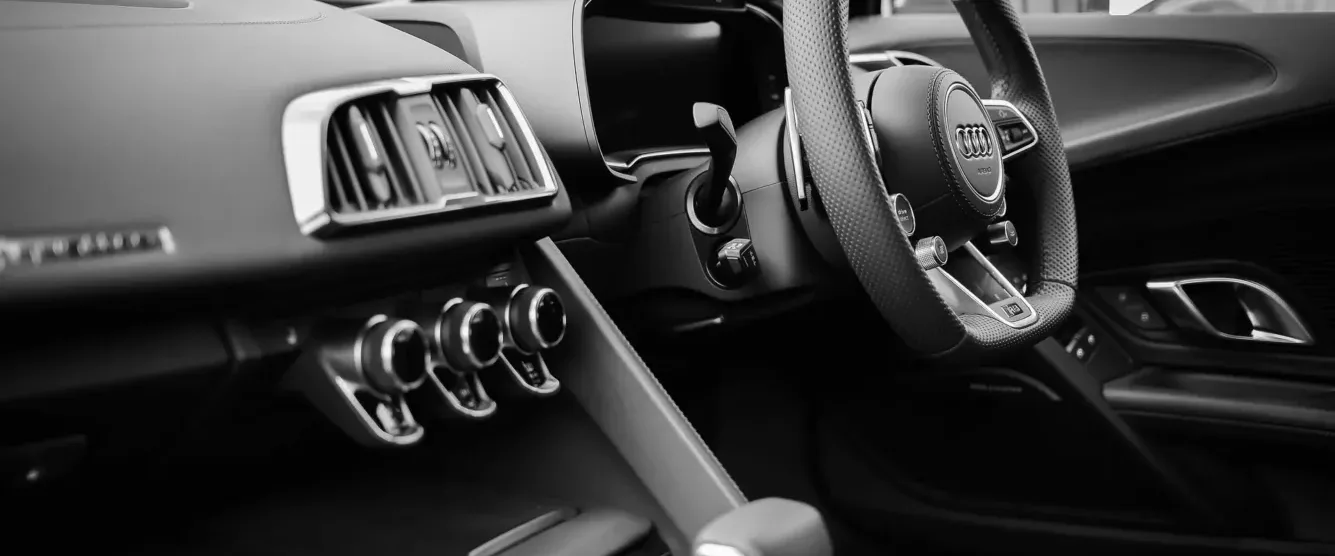 Sauberer Innenraum eines Audi R8